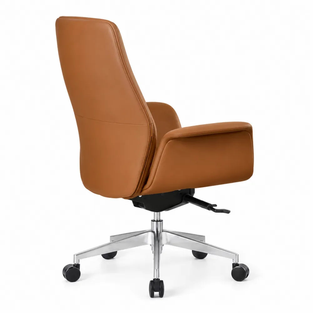 Sedia girevole in pelle marrone con base in alluminio